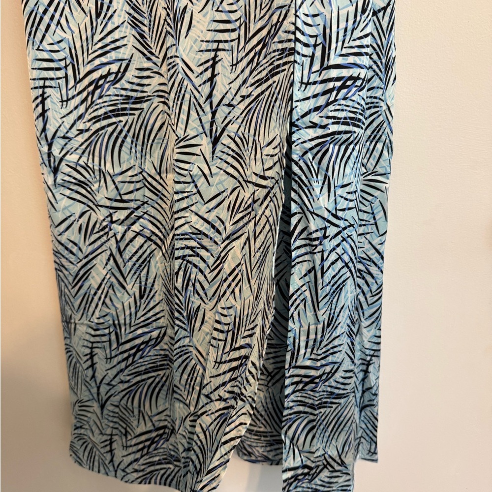 Blue and Black Leaf Print Silky Dress - Picture 4 of 7